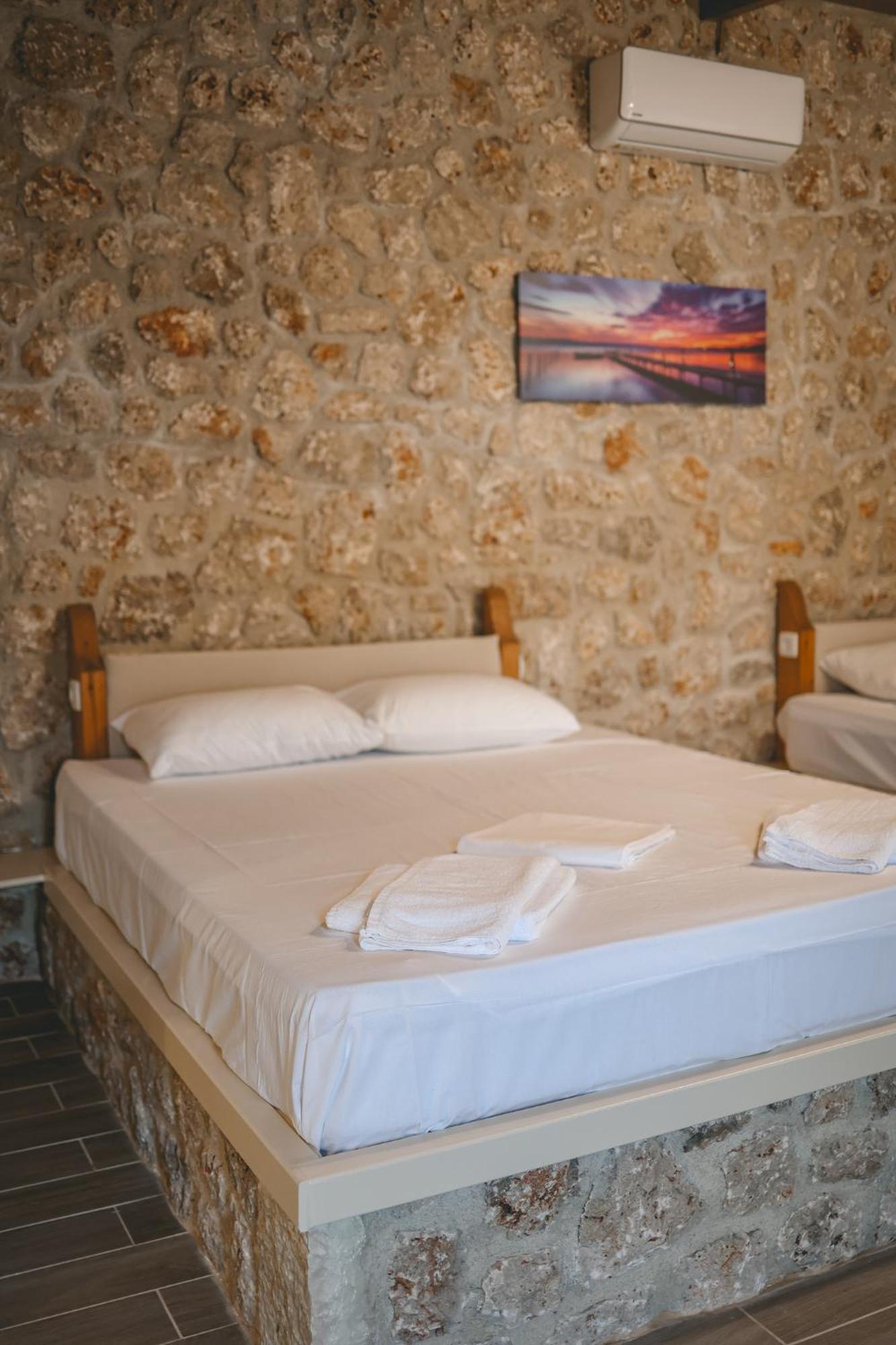 Tsanis Estate Aparthotel Parga Exteriör bild