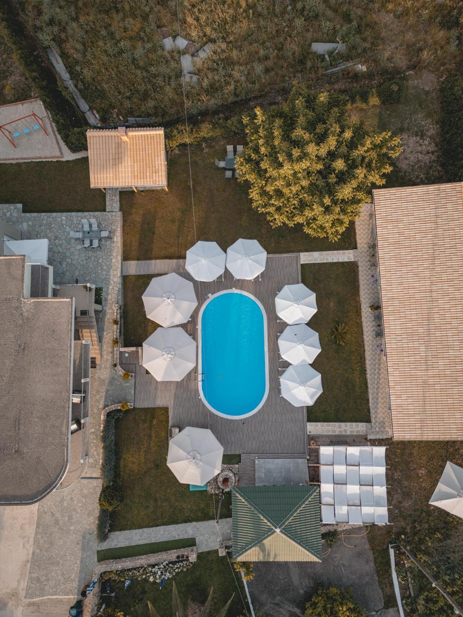 Tsanis Estate Aparthotel Parga Exteriör bild