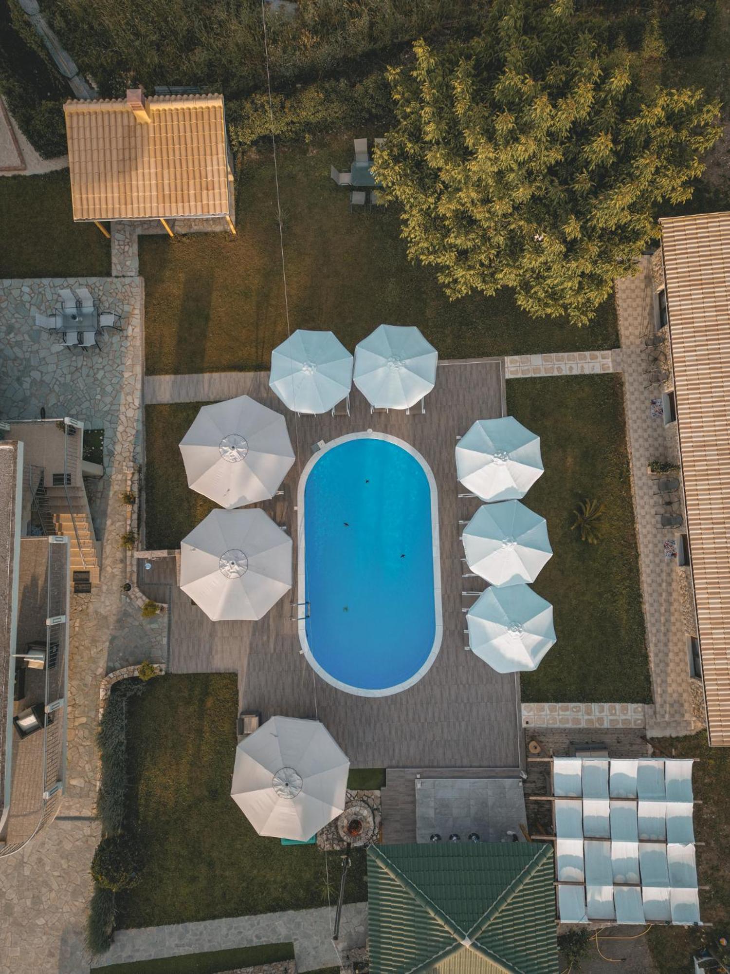 Tsanis Estate Aparthotel Parga Exteriör bild