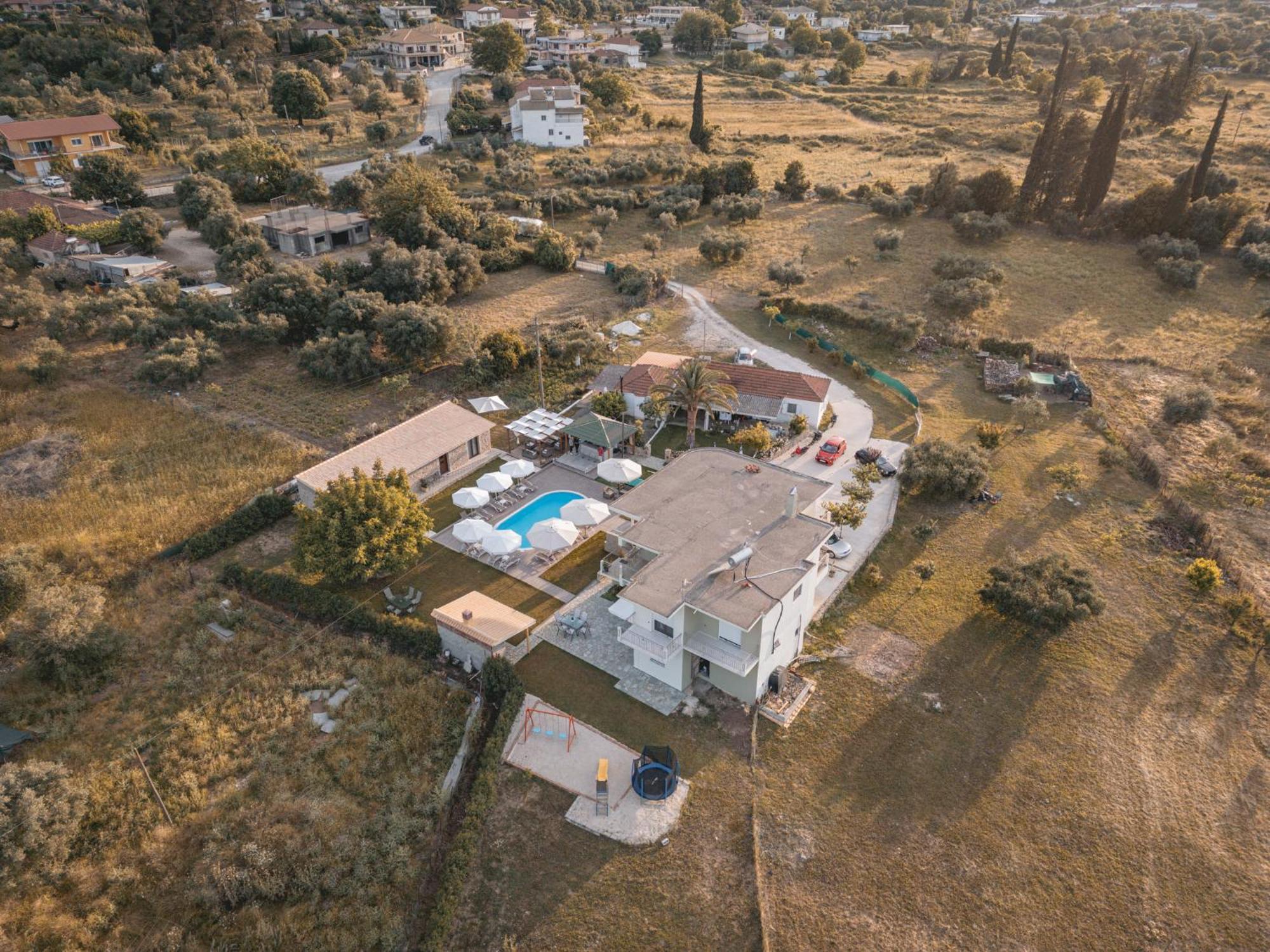 Tsanis Estate Aparthotel Parga Exteriör bild