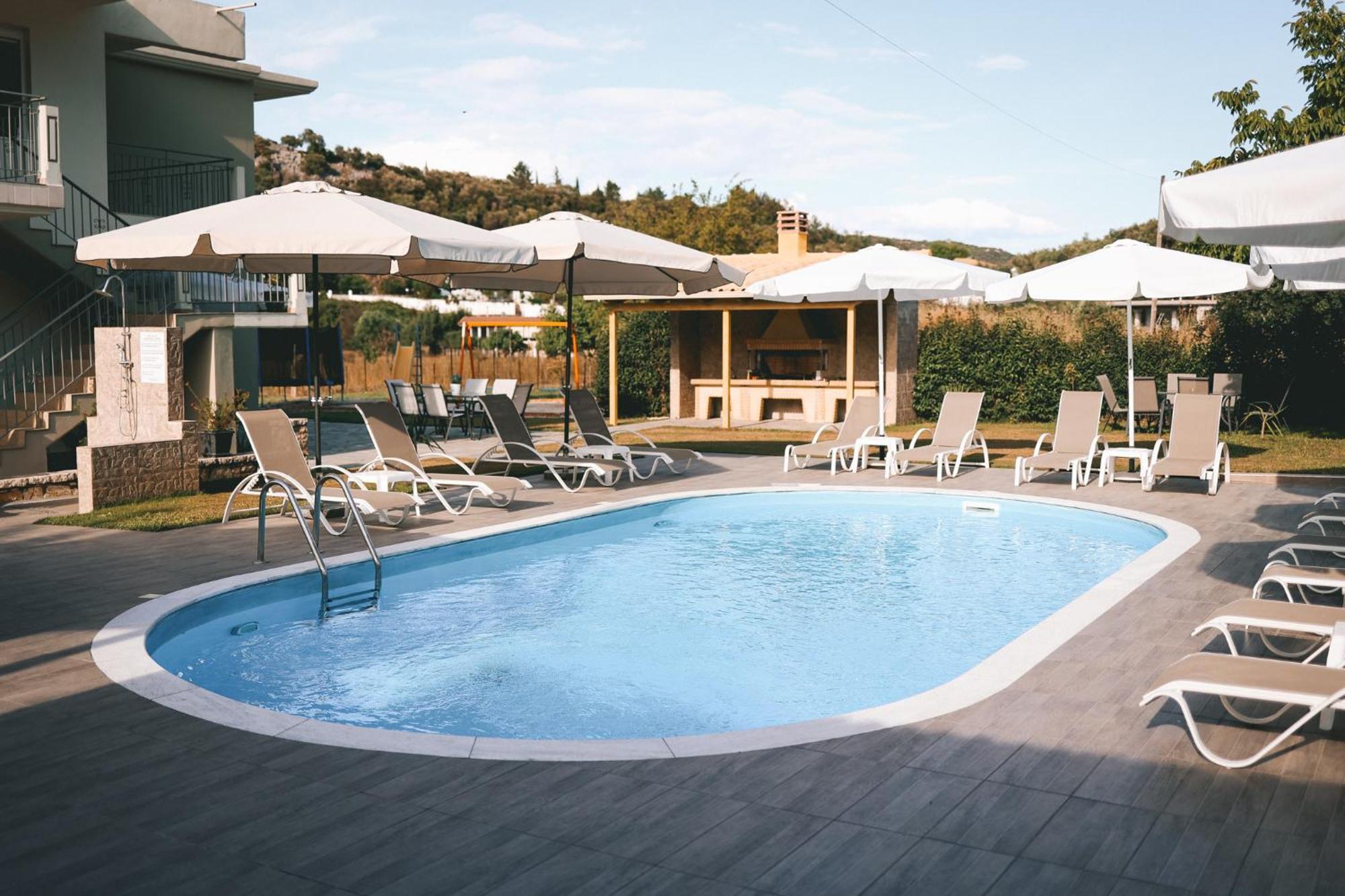 Tsanis Estate Aparthotel Parga Exteriör bild