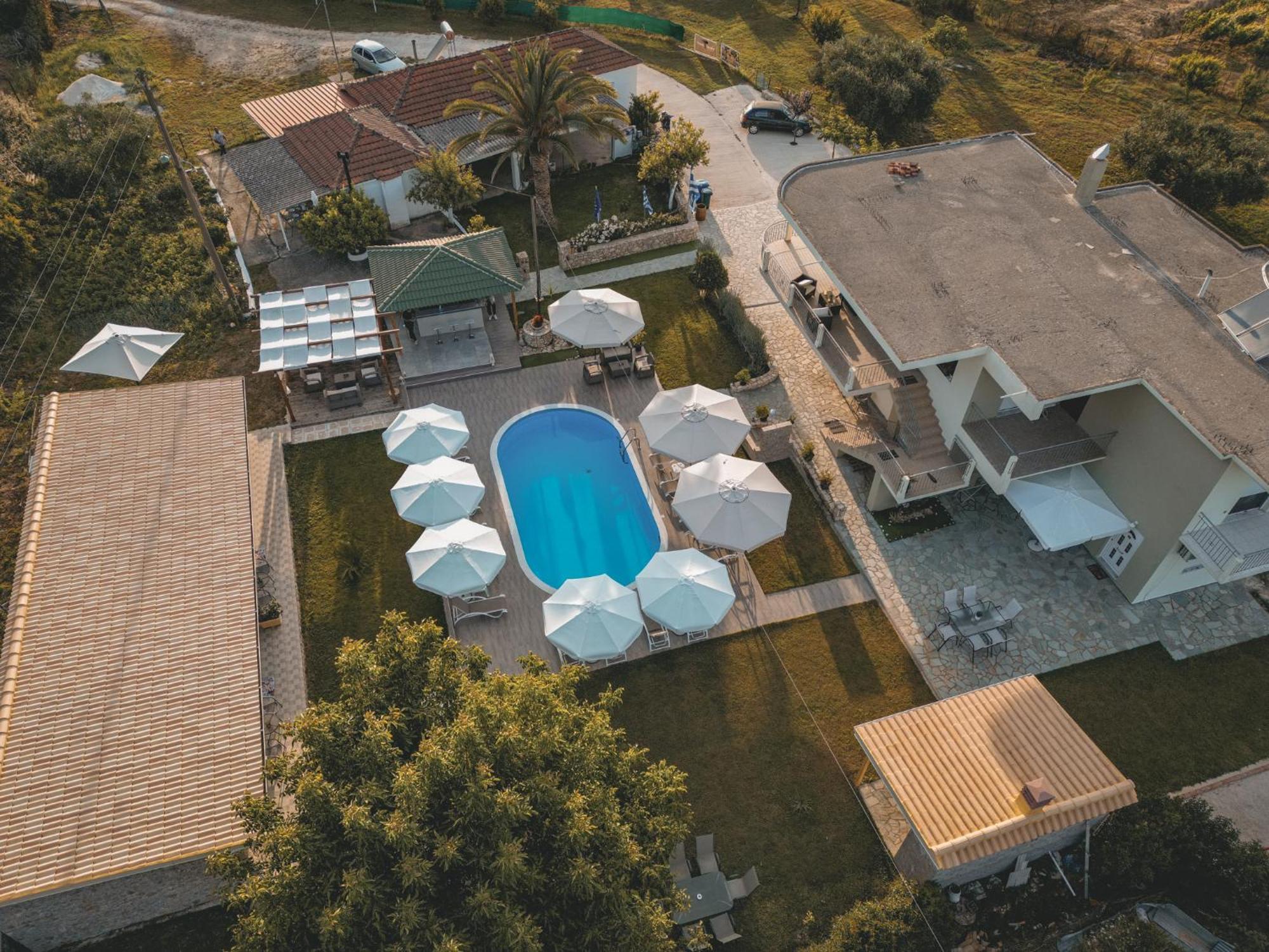 Tsanis Estate Aparthotel Parga Exteriör bild