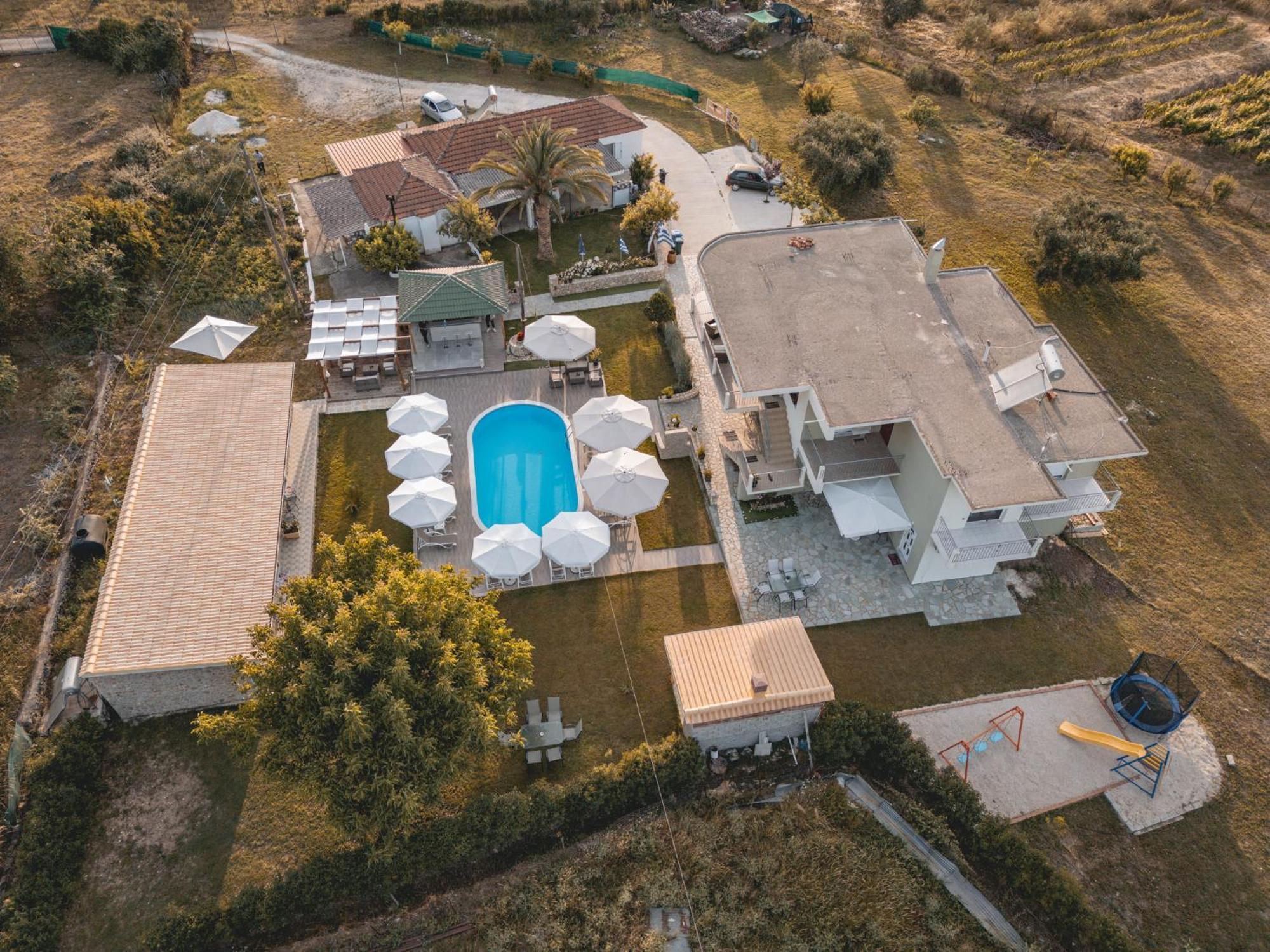 Tsanis Estate Aparthotel Parga Exteriör bild