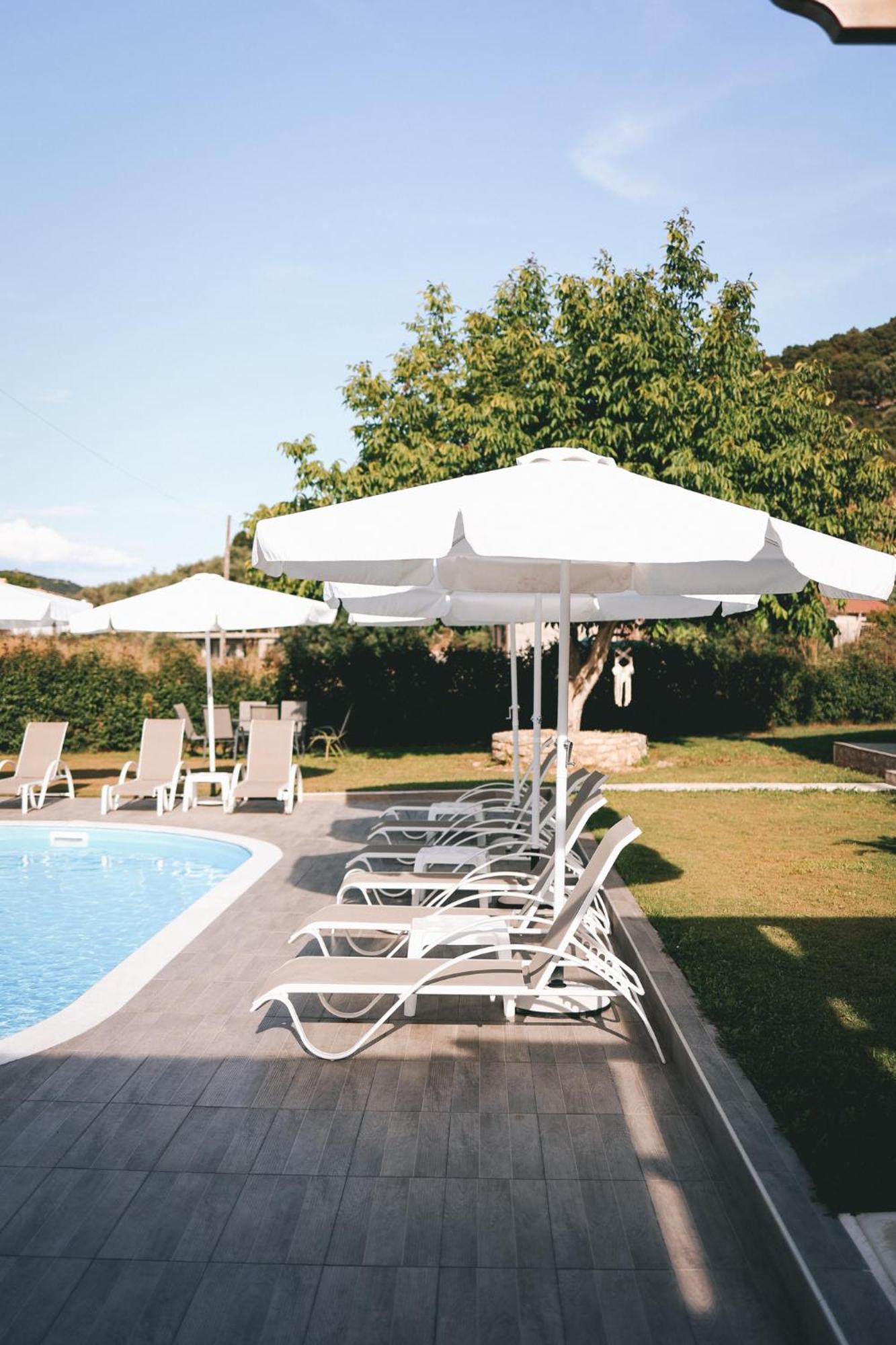 Tsanis Estate Aparthotel Parga Exteriör bild