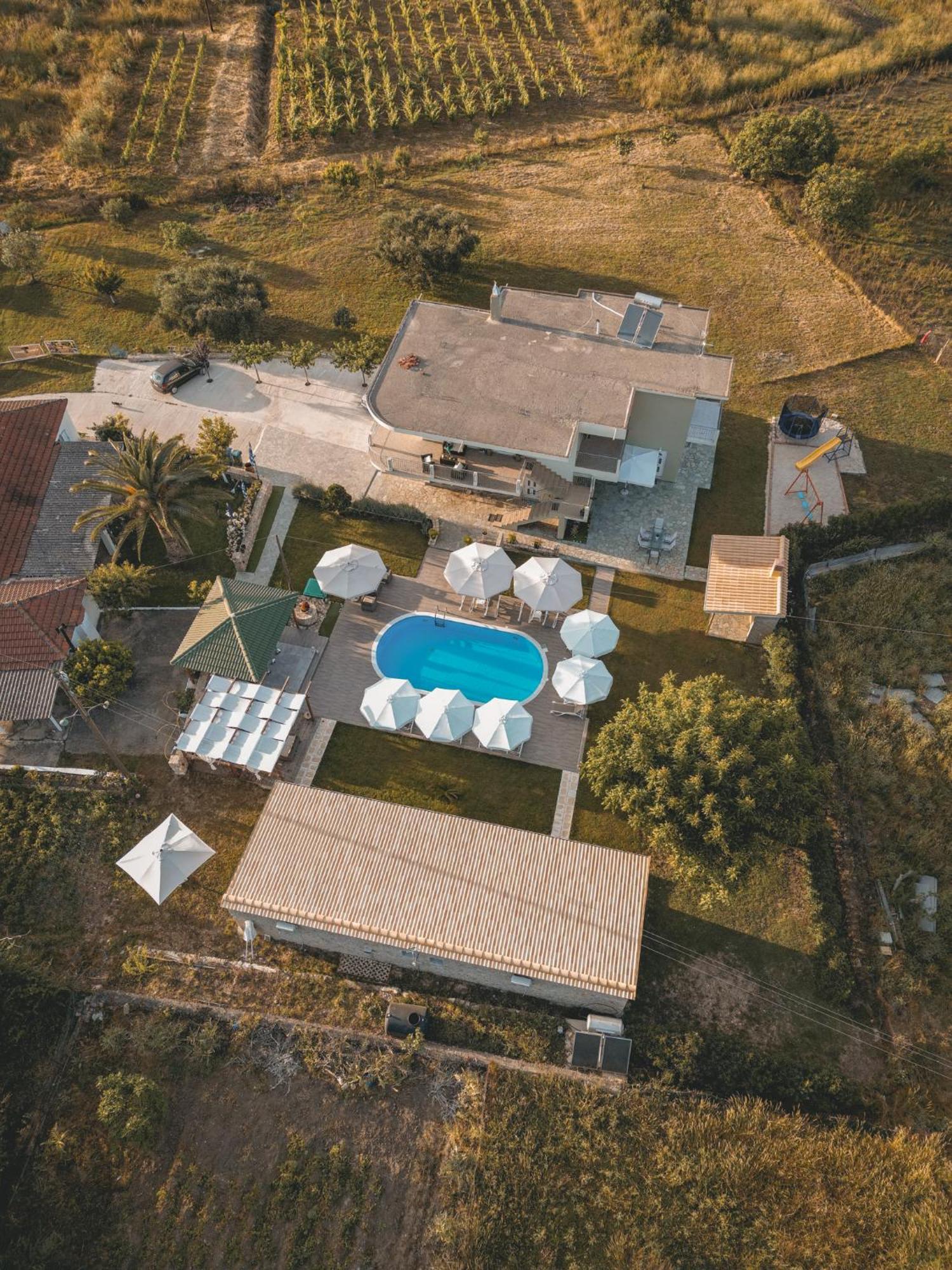 Tsanis Estate Aparthotel Parga Exteriör bild