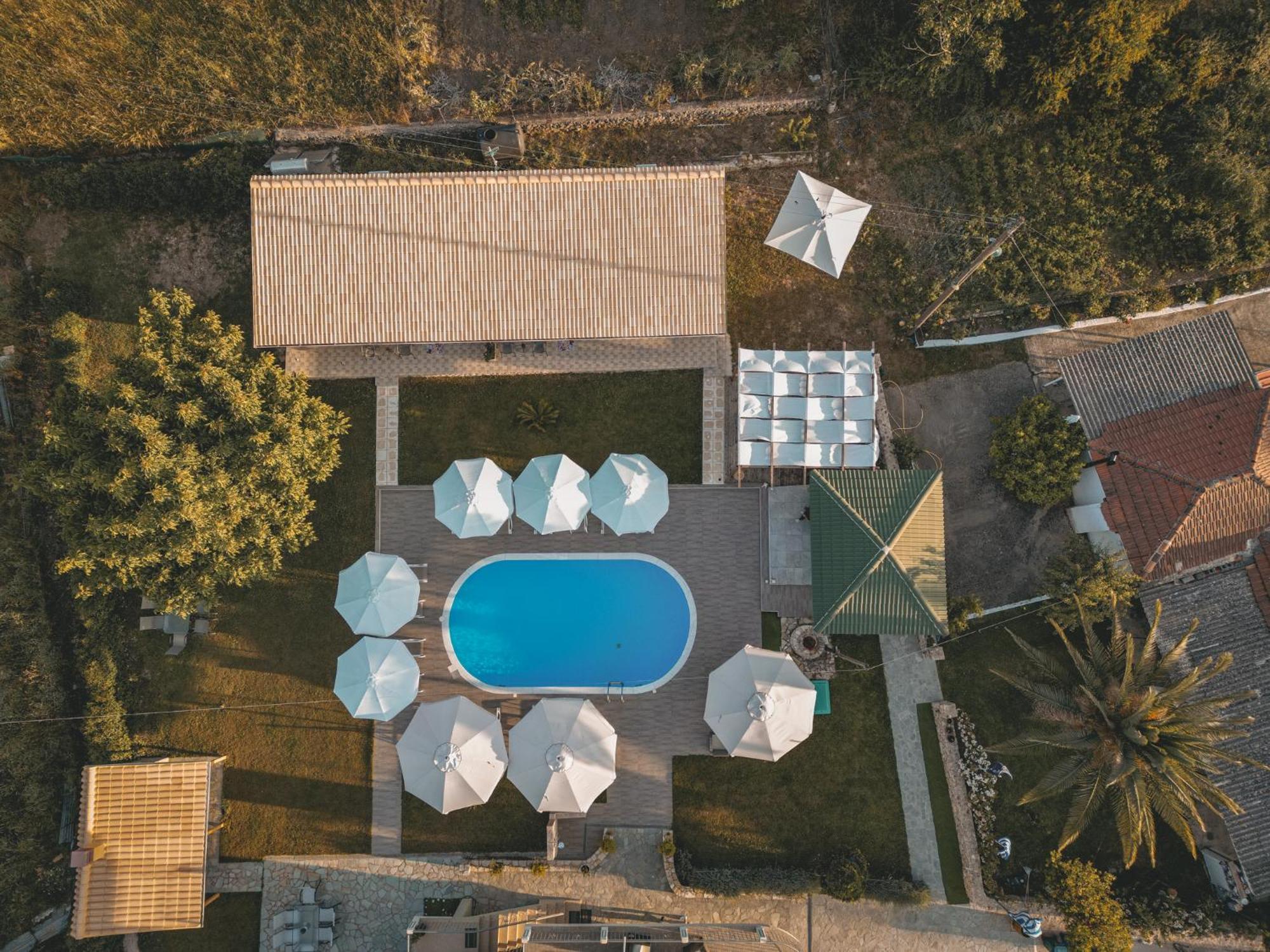 Tsanis Estate Aparthotel Parga Exteriör bild
